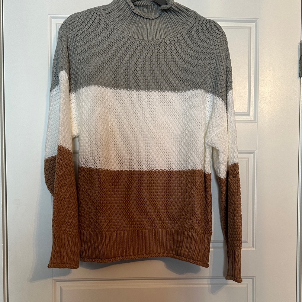 Elegant Colorblock Turtleneck Sweater - Gray, White, and Brown